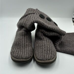 Cozy Knit UGG Button Boots size Women’s 8
